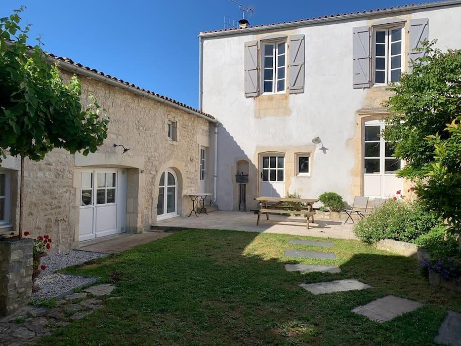 Maison De Charme Le Vieux Rivail Rivedoux-Plage Exterior photo